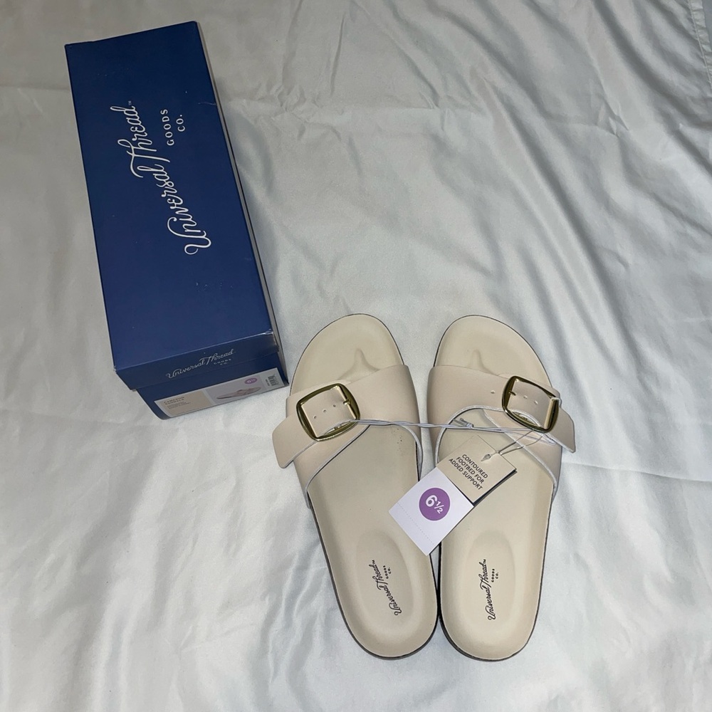 Universal thread cream sandals